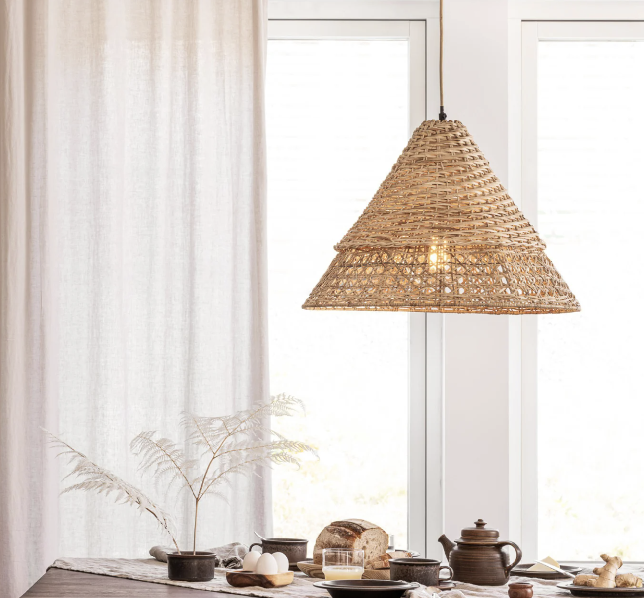 Lampa z rattanowym kloszem