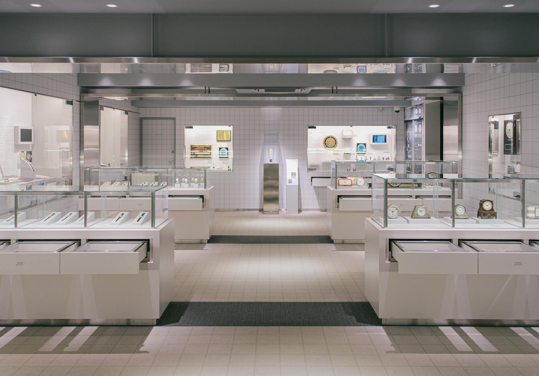 Nowoczesne showroomy i sklepy wnętrzarskie – jak projektuje się przestrzeń, która inspiruje?