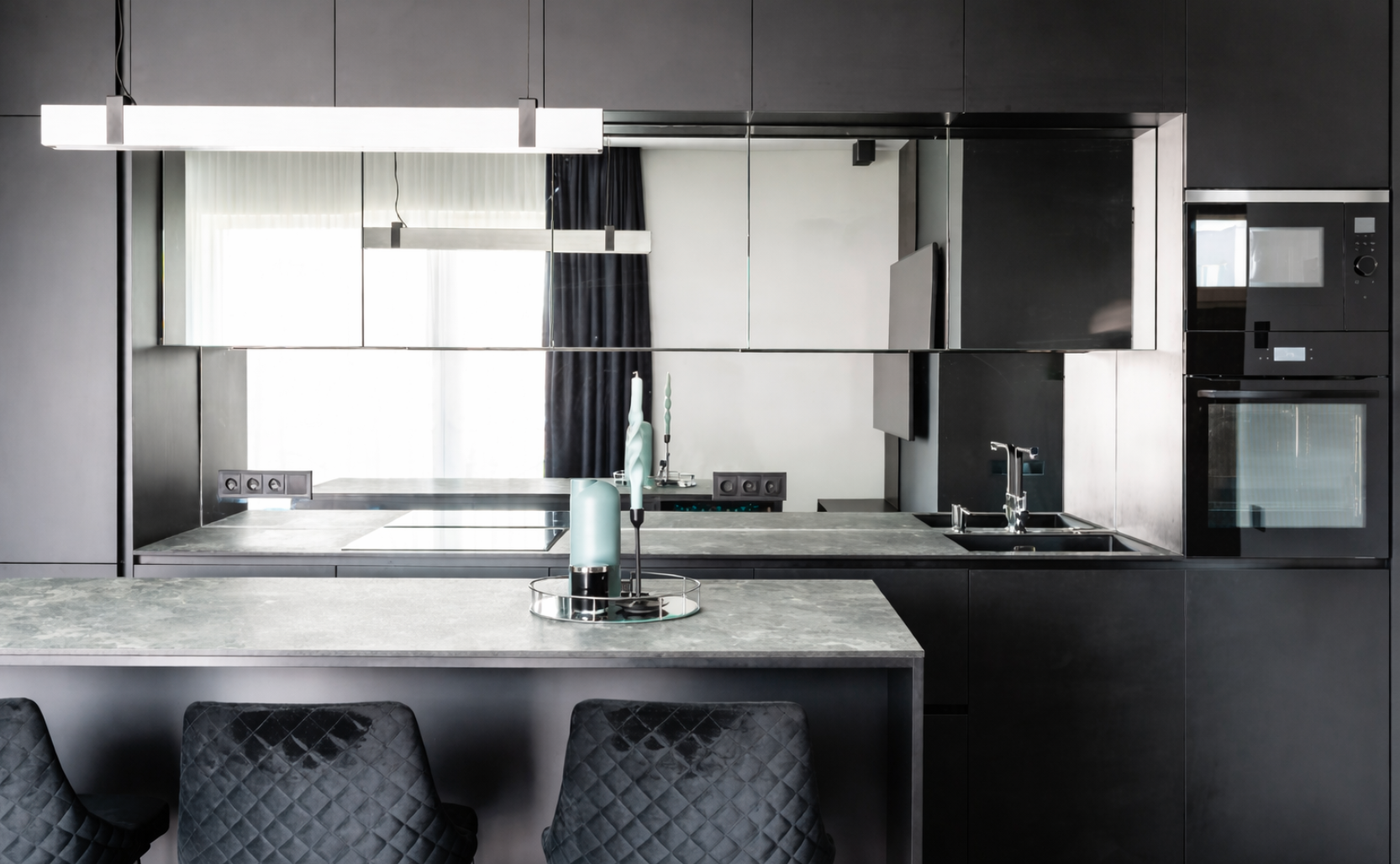 lustro zamiast płytek w kuchni