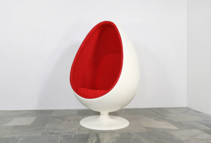 Krzesła o formie kokonu